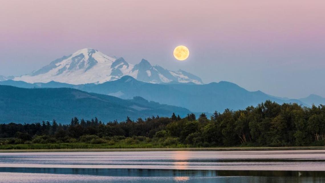 2 full moons, meteors will shine in the sky above WA in May. When to look up