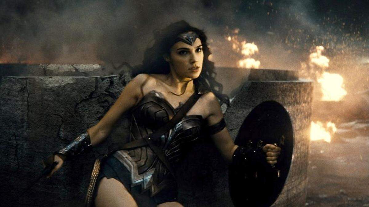 Gal Gadot plays Wonder Woman in “Batman v Superman: Dawn of Justice.”