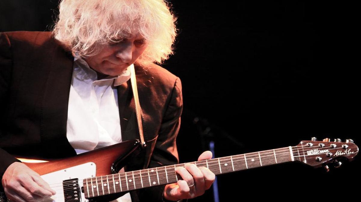 
Albert Lee performs with Cindy Cashdollar July 10 at the Lincoln Theatre in Mount Vernon.
