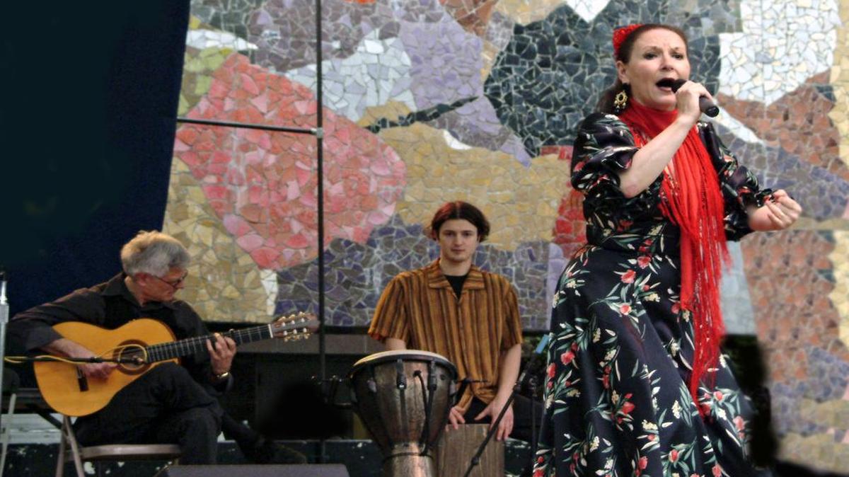 
Carmona Flamenco performs a free concert at noon Wednesday, July 22, at Western Washington University’s Performing Arts Center Outdoor Plaza.
