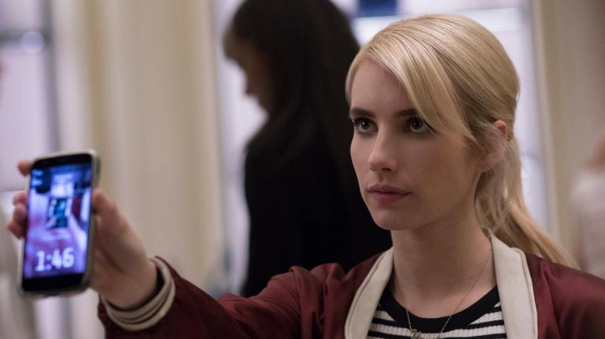 Emma Roberts stars as Vee in the thriller “Nerve,” opening this week.