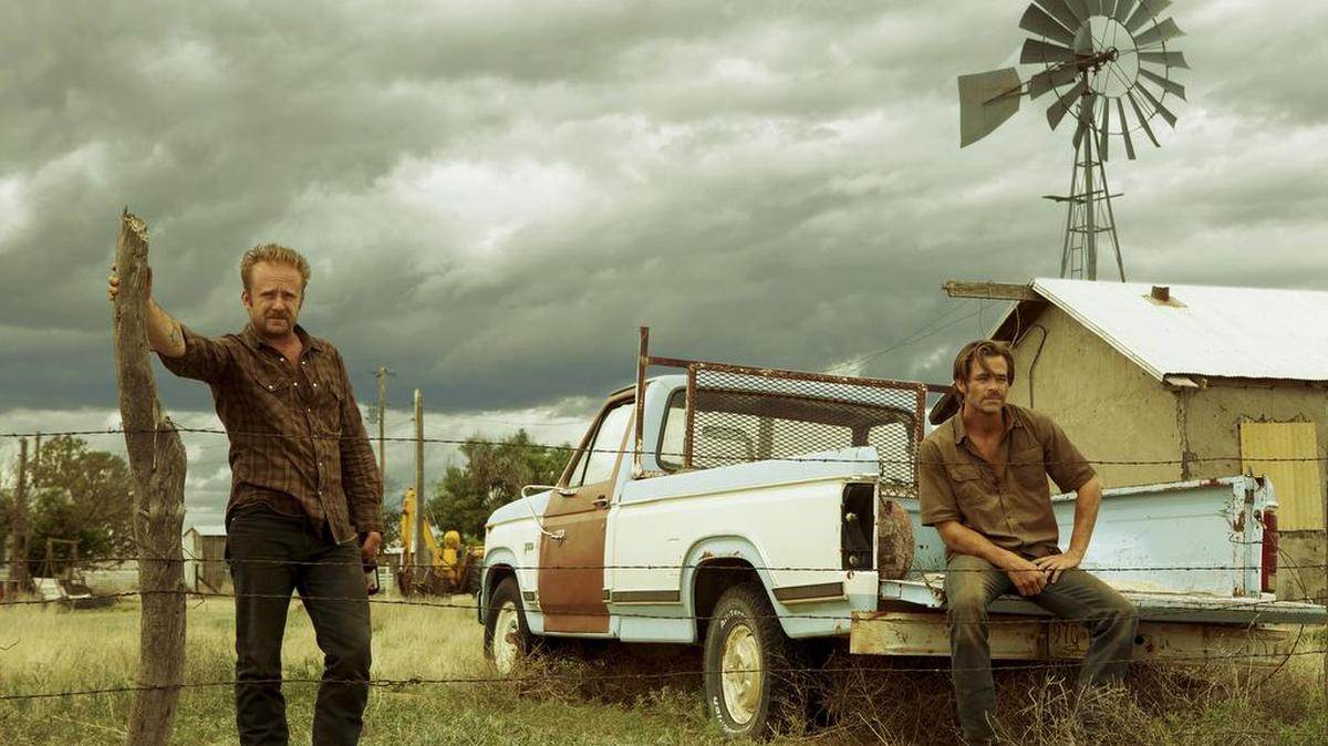 Ben Foster, left, and Chris Pine star as brothers in “Hell or High Water.”