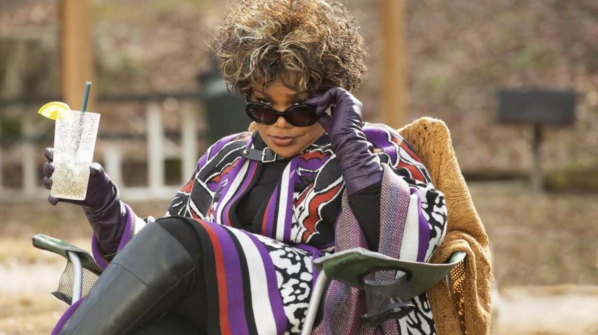 Mo’Nique stars as Aunt May in “Almost Christmas.”