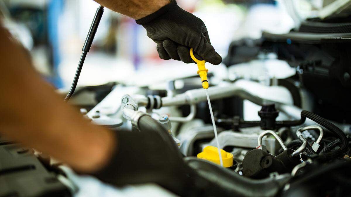 Here’s what Belleville’s city code says about doing vehicle maintenance or repairs at home.