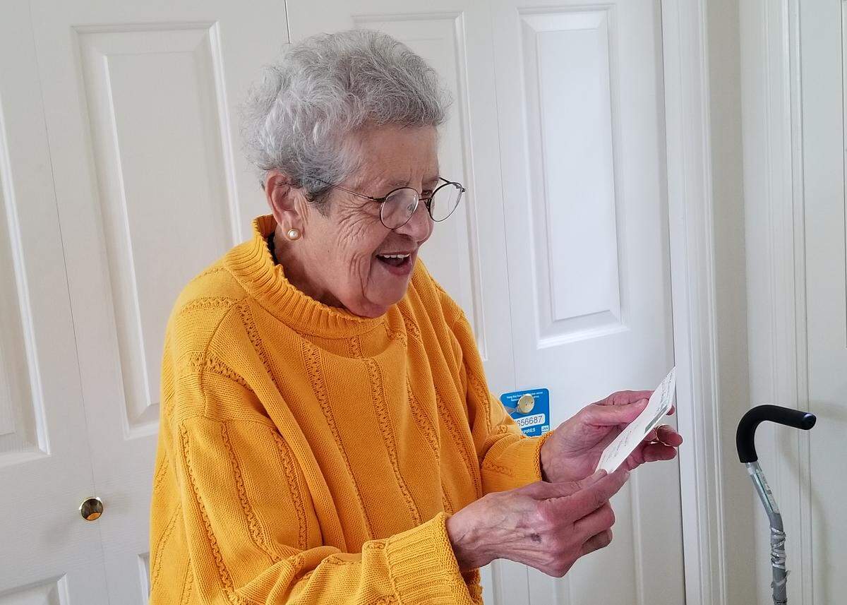 Noémi Ban, 96, smiles as she reads a thank-you letter from her great-granddaughter in Maine in her Bellingham home in 2018, before her death June 7 after a brief illness.