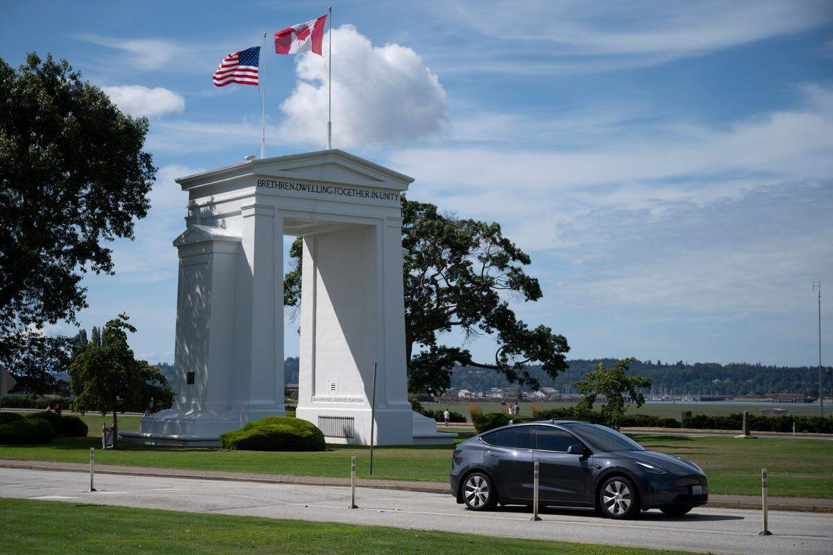 Cars line up while waiting to enter Canada from the U.S. at the Peace Arch Park border crossing on Monday, Aug. 9, in Blaine. Canada allowed U.S. citizens to travel to the county for reasons it has previously deemed non-essential for the first time in 17 months due to the COVID-19 pandemic. The United States announced Friday, Aug. 20, that it has extended its border closures with Canada and Mexico until Sept. 21, once again prohibiting travel deemed non-essential.