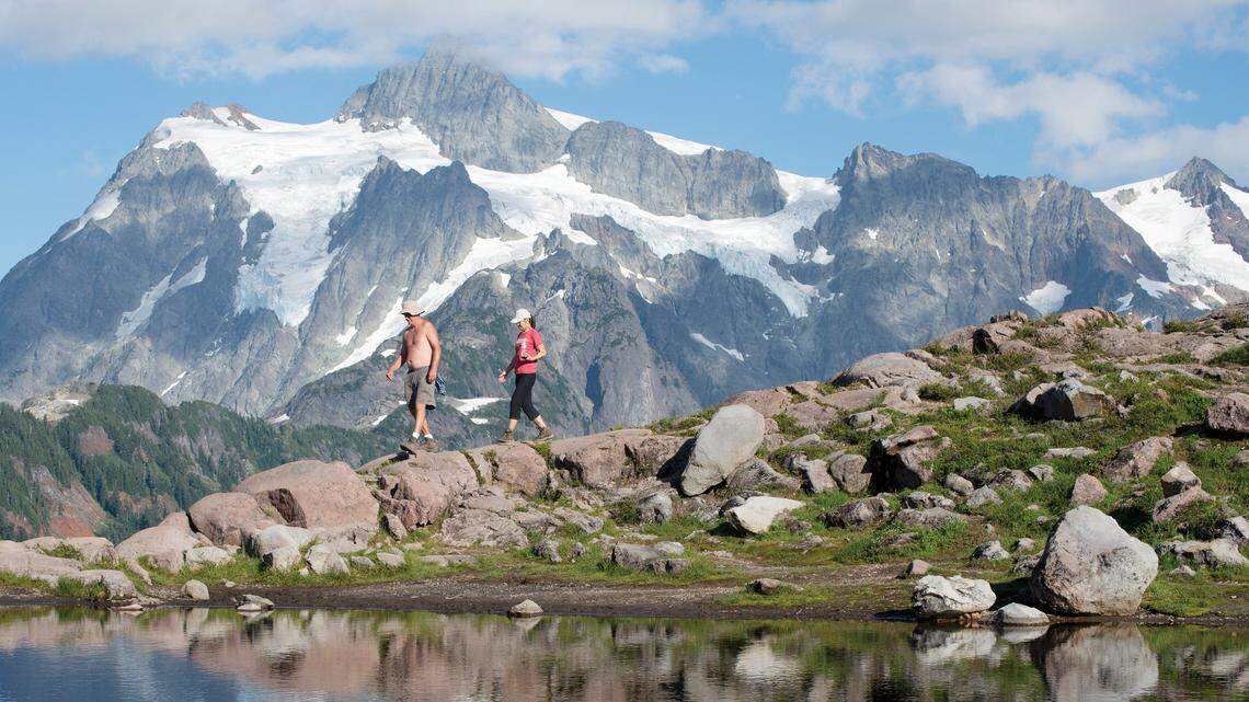 This could be your last weekend to hike Artist Point trails before the snow hits