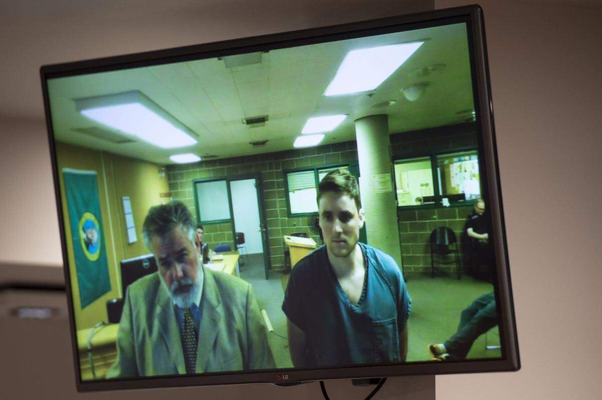 Shelby James Best, right, makes his first appearance in Whatcom Superior Court in Bellingham May 3, 2019. Best was arrested on suspicion of second-degree murder.