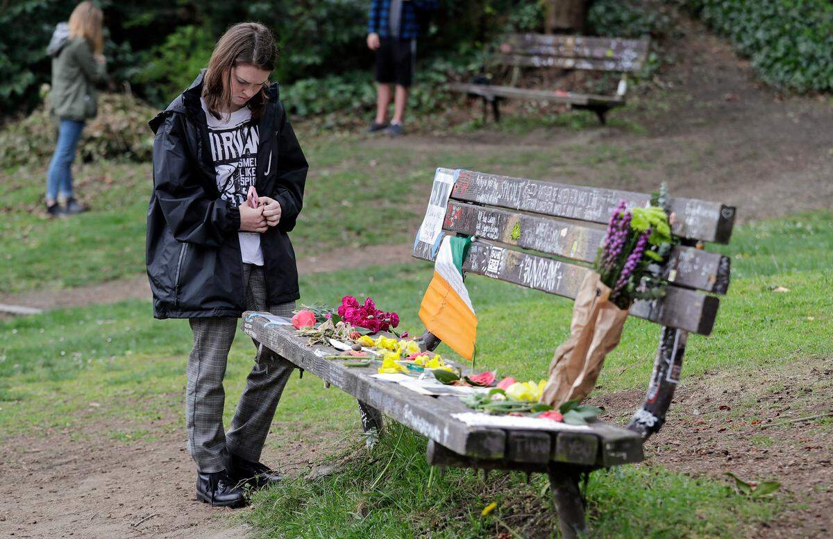 Grace Dubec, 15, of Indianapolis, Ind., wears a Nirvana tee shirt as she looks over a park bench covered with messages honoring the late Kurt Cobain, Friday, April 5, 2019, in Seattle. On the 25th anniversary of Cobain’s death dozens of people gathered throughout the day at the Seattle park near the house where the music icon killed himself, leaving flowers, candles and written messages. Cobain, whose band Nirvana rose to global fame amid the city’s grunge rock years of the early 1990s, shot himself on April 5, 1994, in his home in a wealthy neighborhood near Lake Washington. (AP Photo/Elaine Thompson)