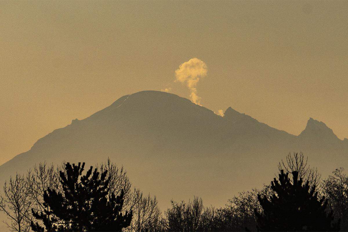 Mount Baker’s steam plume was especially impressive Saturday in this photo from Semiahmoo taken by John Gargett, deputy director of the Whatcom County Sheriff’s Office Division of Emergency Management.