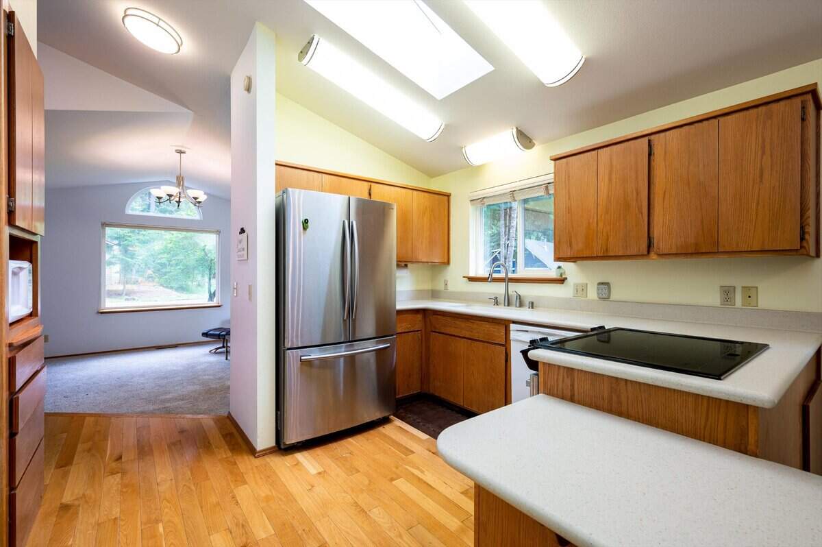 A home for sale at 2 Ravenwood Court in Bellingham, Wash.