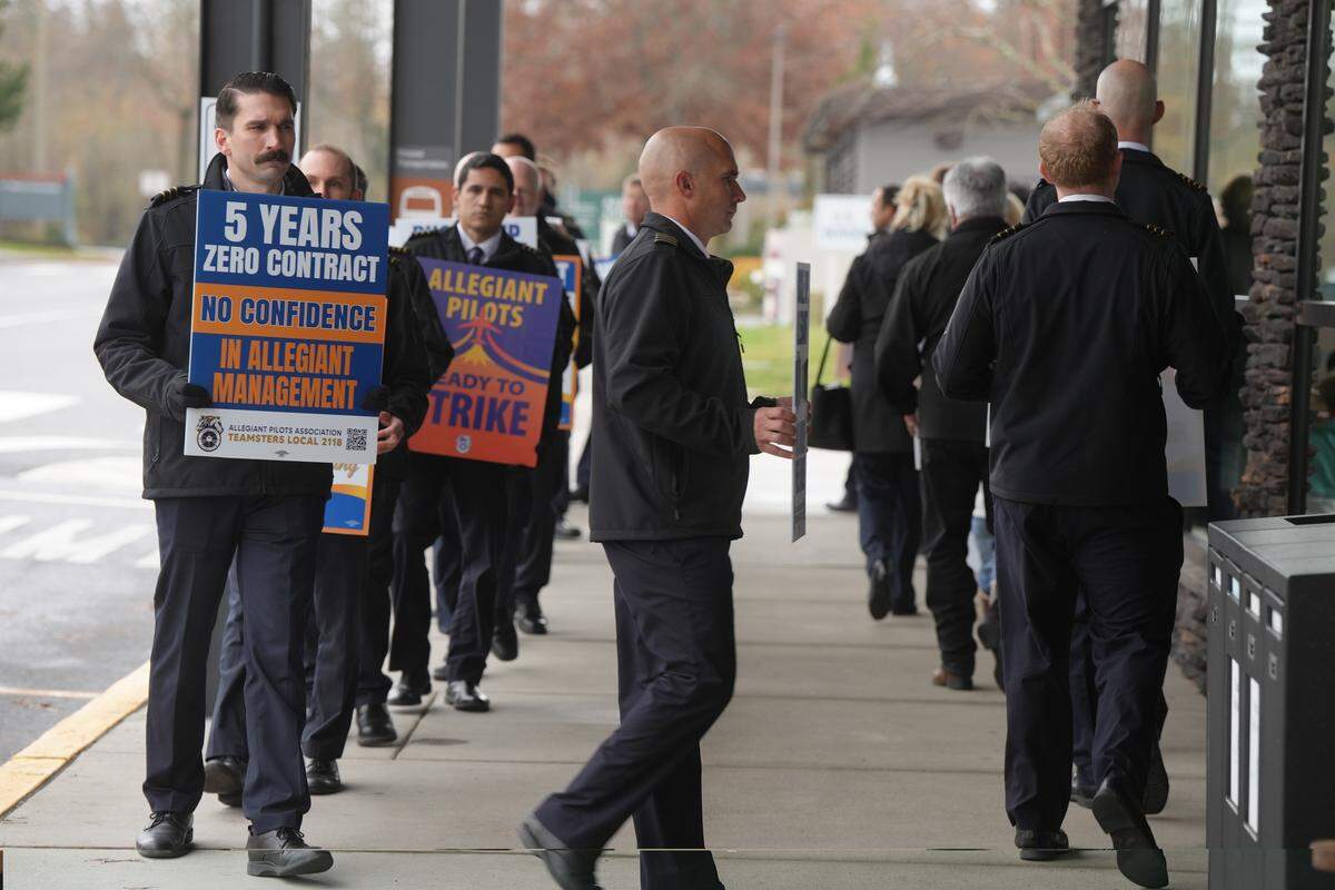 Allegiant Air pilots picket at Bellingham International Airport on Nov. 18, 2025. Striking workers in Washington state can quality for unemployment benefits in 2026.