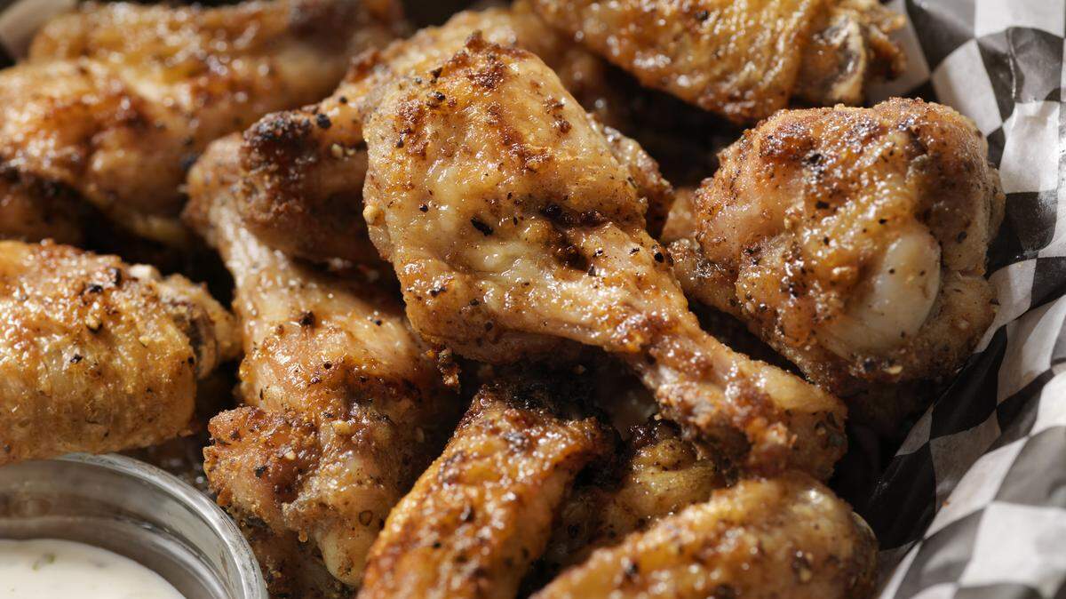 In honor of March Madness and the many basketball fan gatherings to come, we’re looking for your favorite chicken wings in Bellingham.
