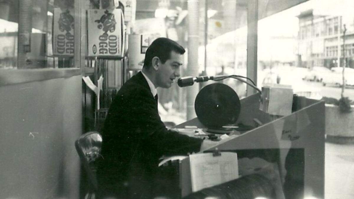 Dick Stark , in the late 1950s, broadcasts live from a KPUG-AM remote location.
