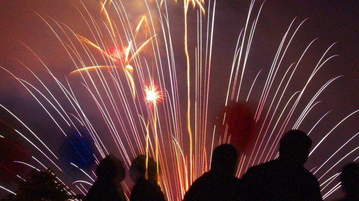 Spectators watch the Fourth of July fireworks in Bellingham from the top of a parking garage in downtown in 2000. Hoping to prevent a jump in new COVID-19 cases from groups of people getting together to celebrate July 4, the Whatcom County Health Department asks residents to avoid large parties.
