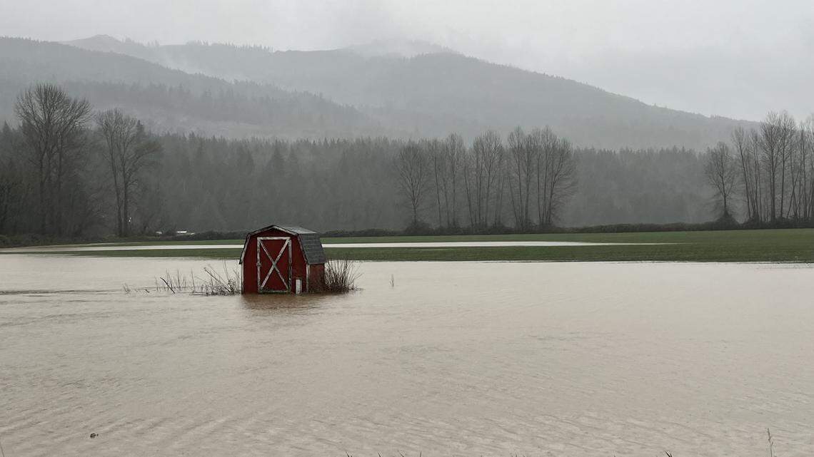 Ferndale prepares for floodwaters as Nooksack River nears record depth