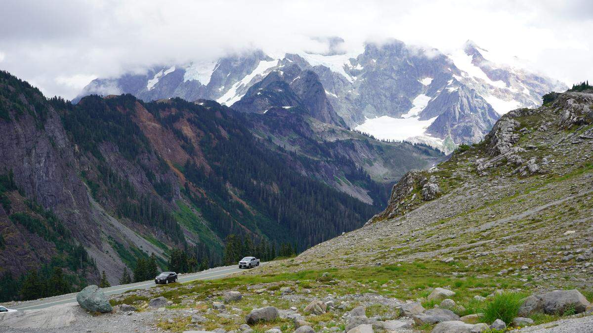 Cars drive on Mount Baker Highway leading up to Artist Point in 2022.