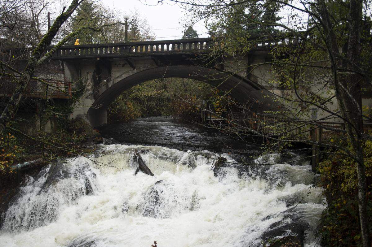 The Bellingham City Council is changing the name of Pickett Bridge on Dupont Street over concerns about retaining the name of George E. Pickett, a Confederate general, on a Bellingham landmark.