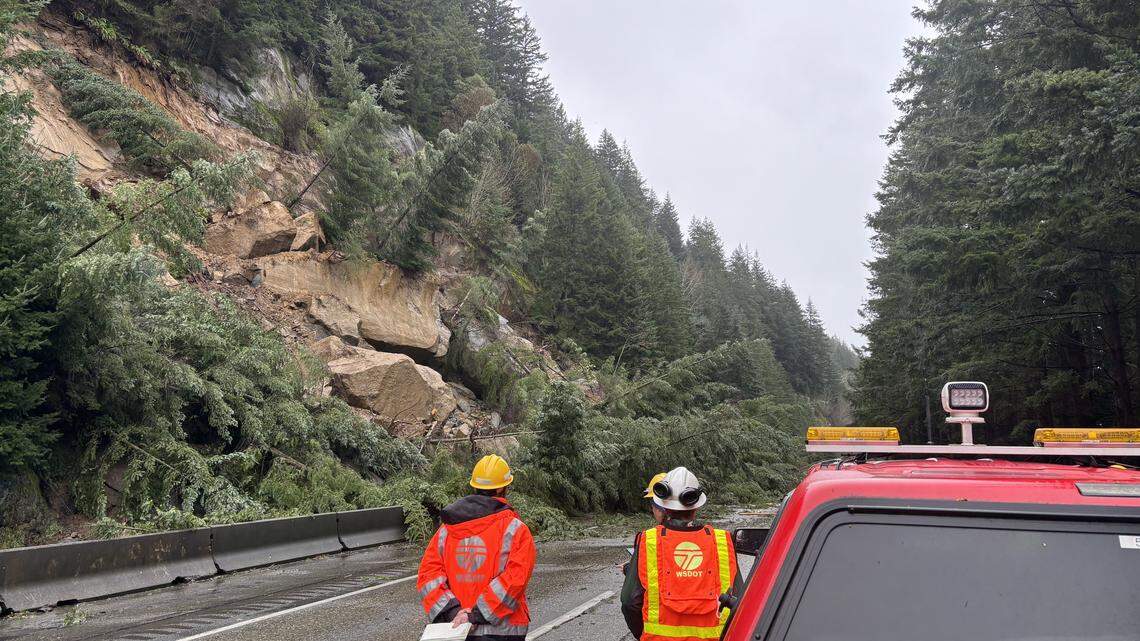 Landslides force closure of northbound Interstate 5 south of Bellingham