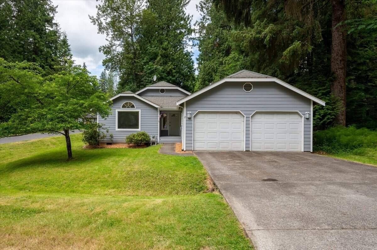 A home for sale at 2 Ravenwood Court in Bellingham, Wash.