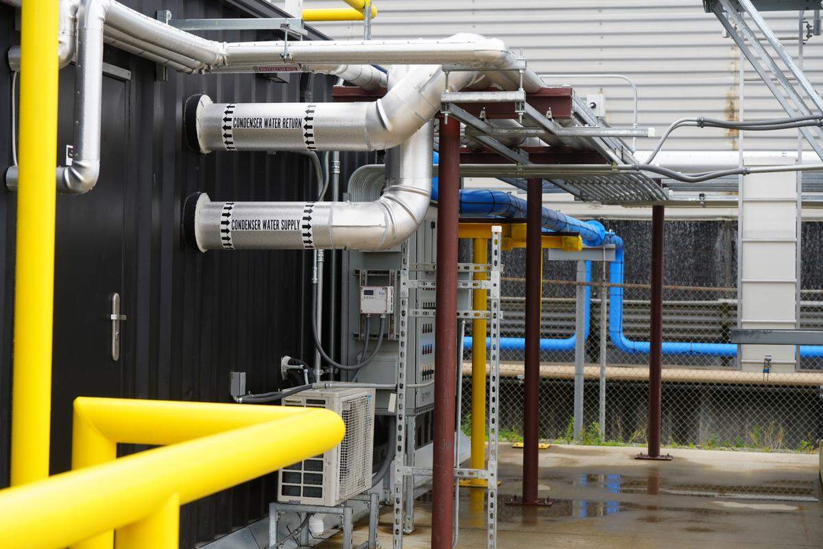 A new District Energy system harnesses the waste heat from Puget Sound Energy’s Encogen Plant to provide hot water and heating for all new buildings on the waterfront in Bellingham.