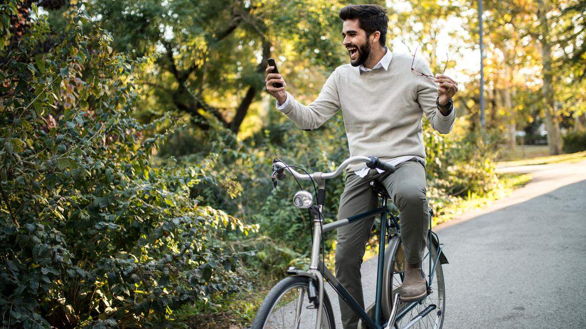 Depending on the situation, bicyclists might follow laws that apply to cars or rules for pedestrians.