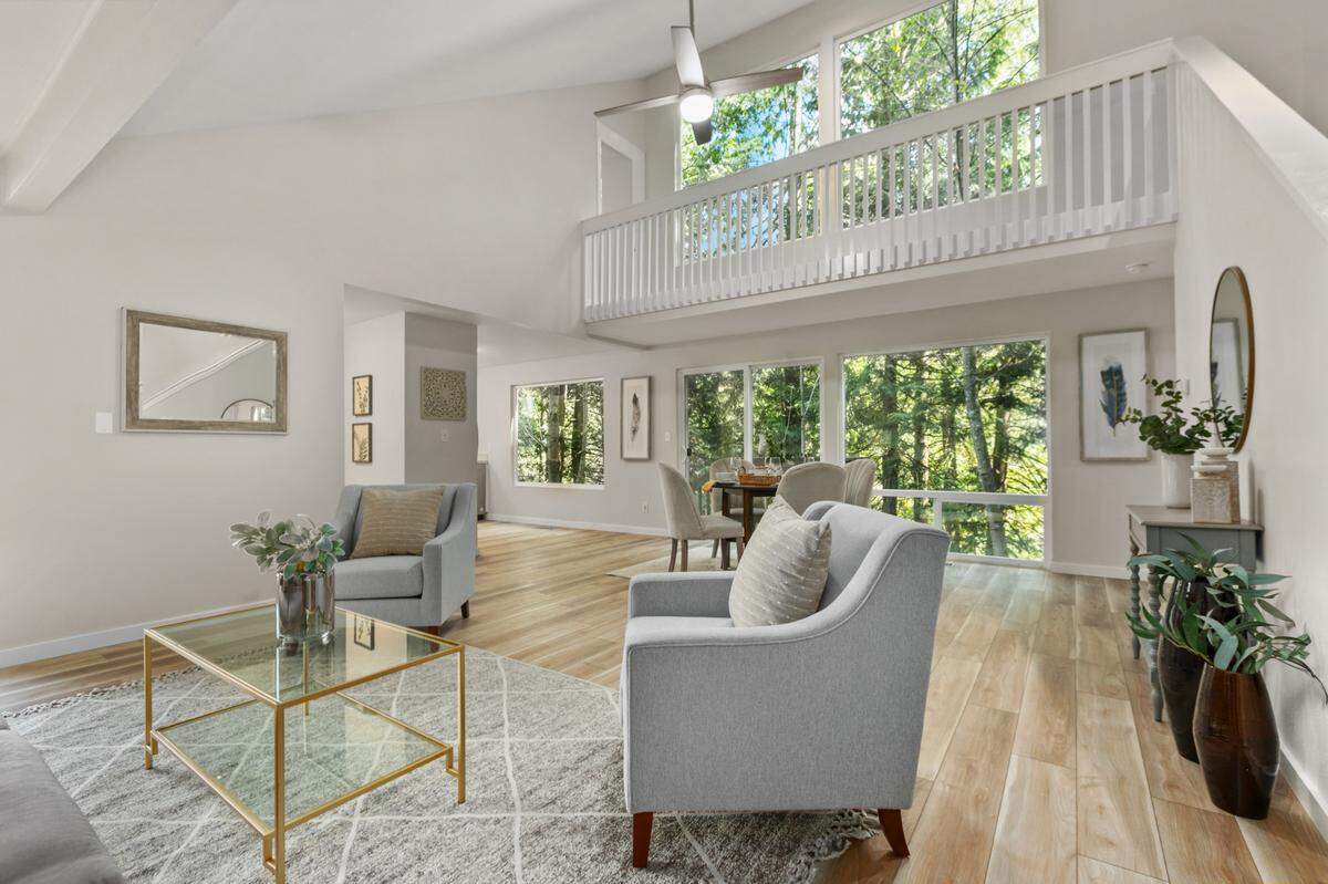 Home real estate listing at 25 Spring Court in Bellingham, Wash.