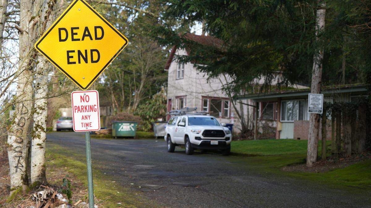 A sign indicates Ivy Terrace Street in Bellingham is a dead-end road. Several of the Western Washington University-owned homes on the street are expected to be demolished in the spring and summer of 2024.