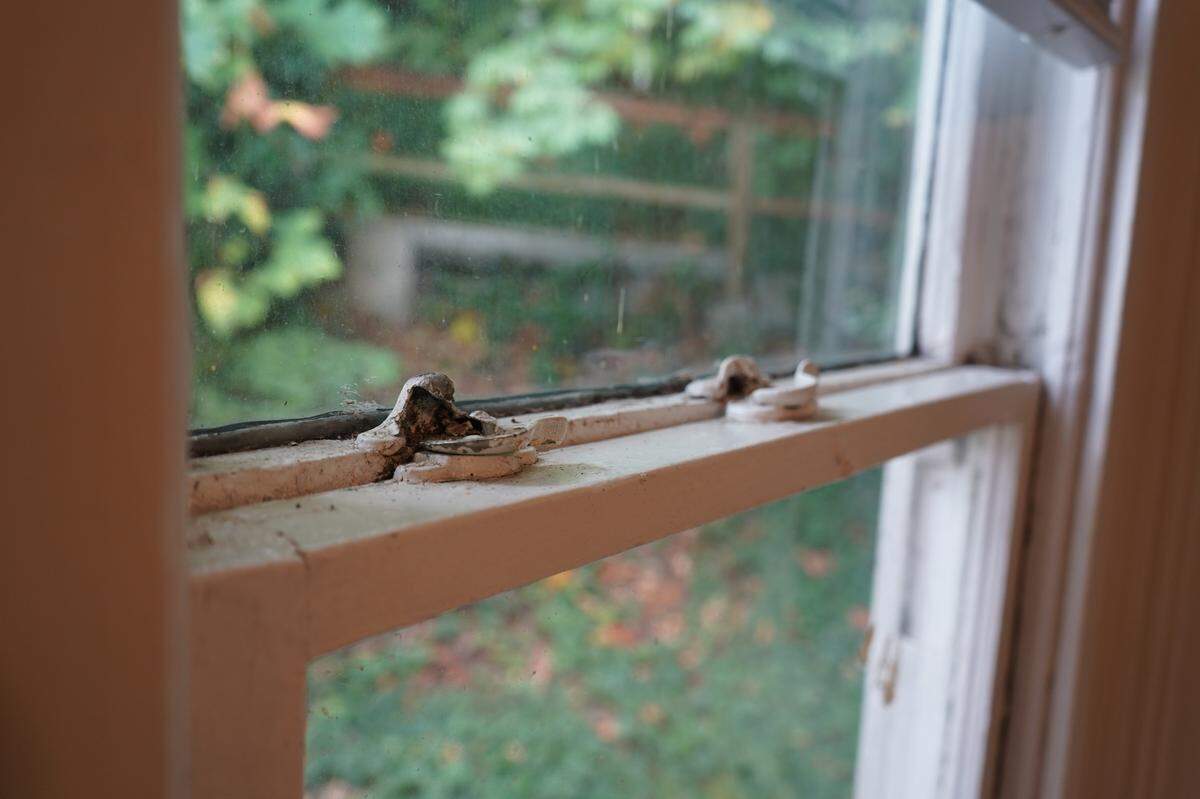 Many of the windows at 809 High Street have had additional locks added to them because one is worn and non-functional. This photo was taken on Wednesday, Sept. 27, 2023, after the tenants were able to break their lease with Lakeway Realty, the property management company, due to habitability concerns.