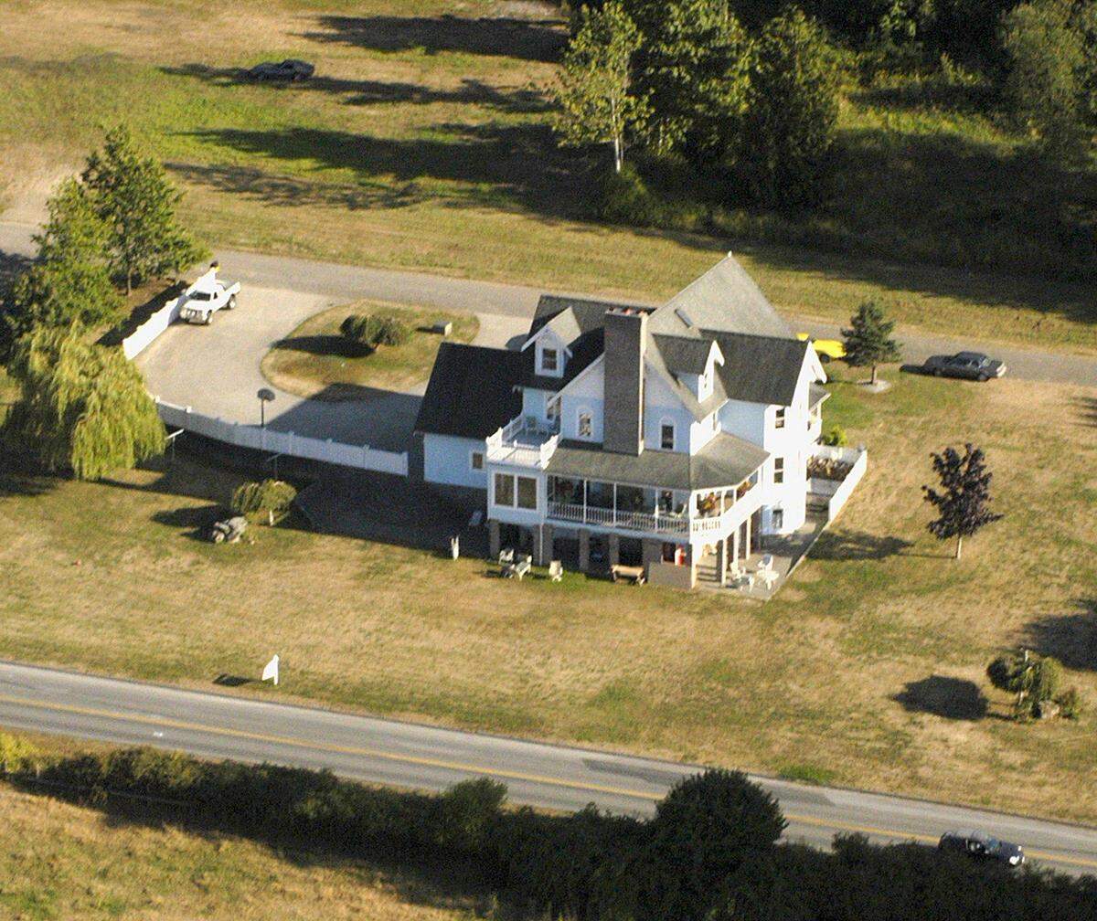 ”O” Avenue that runs in front of Bob Boule’s Smuggler’s Inn Bed and Breakfast, shown in 2003, in Blaine is in Canada, as is about five feet off his front lawn.
