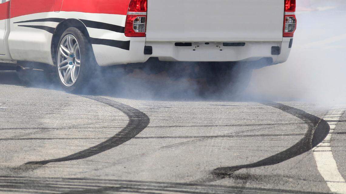 Use this counting method to find safe following distances while driving