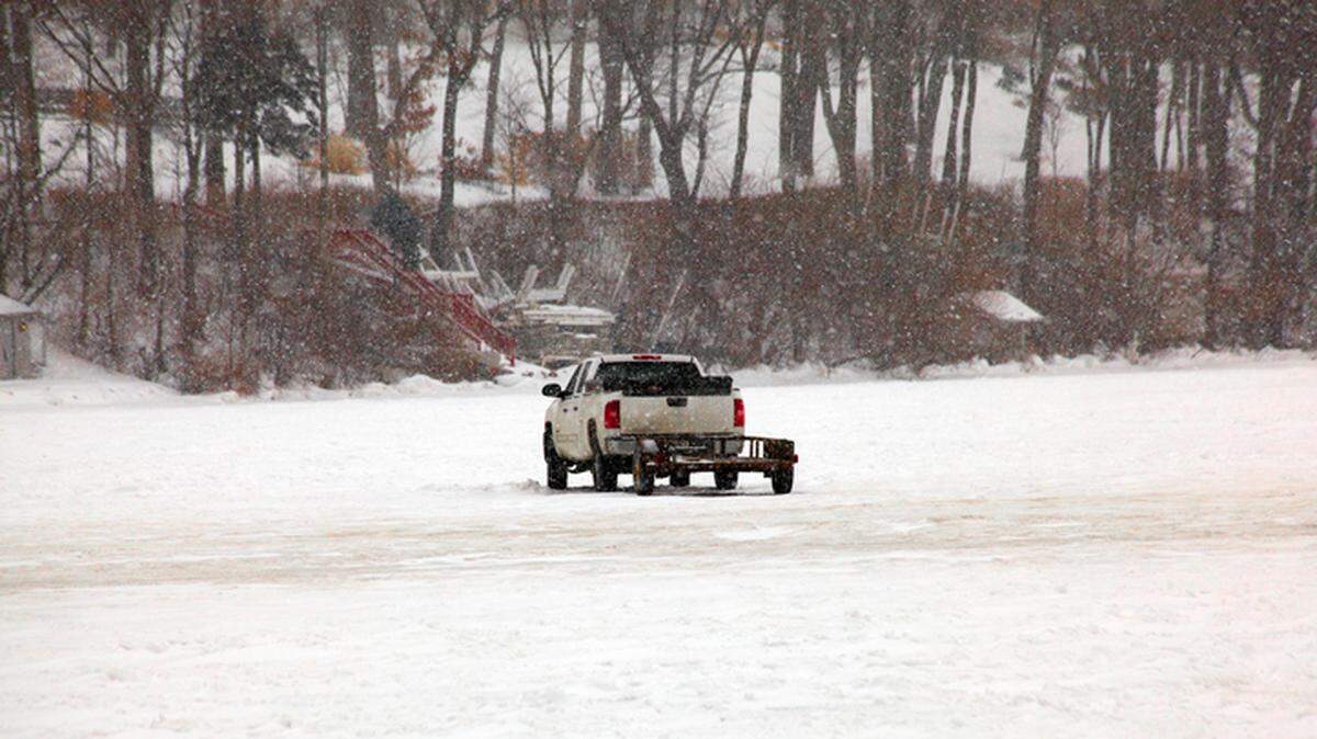 When “chains required” is posted, signs mean what they say in Washington state and will help you better navigate snowy and icy roads while towing a trailer.