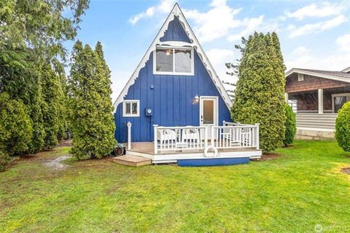 A home for sale at 5159 Seaview Drive in Birch Bay, Washington by Latonia Vanderveen.
