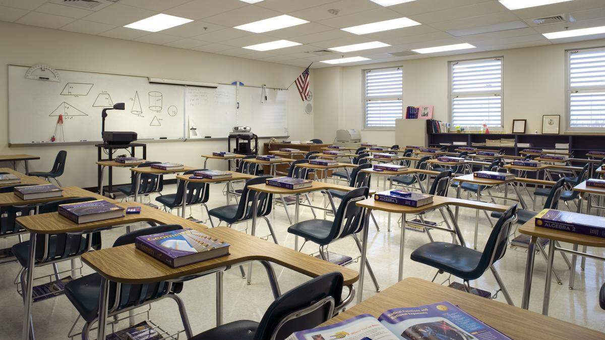 The Kennewick School Board called a special meeting Tuesday morning to consider opposing two bills being debated by the Washington Legislature.