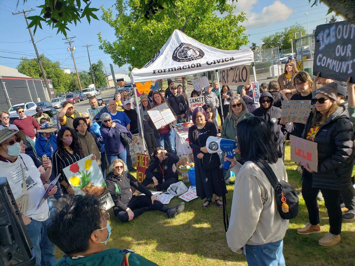 Kas Seda, an organizer with International Migrants Alliance, spoke to a crowd of dozens outside of the Northwest ICE Processing Center to support Whatcom County farmworker and immigration rights activist Alfredo “Lelo” Juarez Zeferino on May 8, 2025, in Tacoma, Wash. Zeferino had a bond hearing at which a judge made no immediate ruling determining the possibility of bail. Members of Community to Community, a Bellingham-based food justice organization, and the Independent Democratic farmworker union Familias Unidas por la Justica, were present at the hearing.
