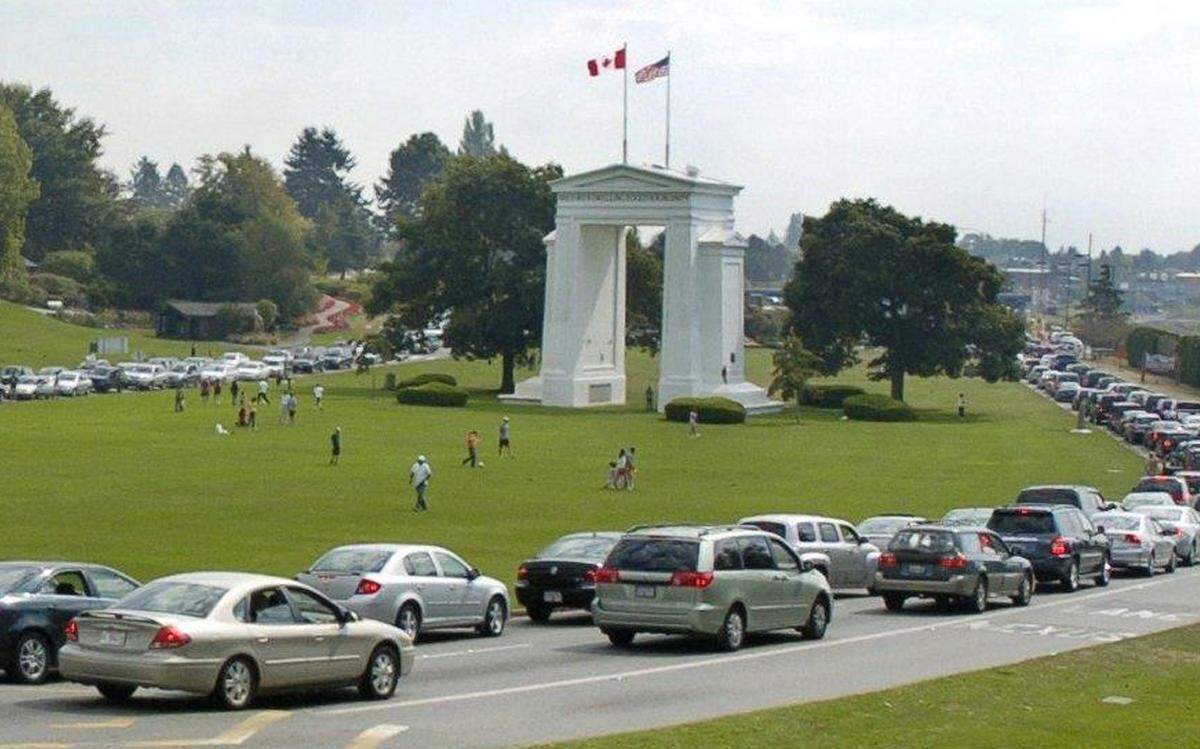 Washington state Gov. Jay Inslee called the U.S. Customs and Border Protection’s denial that it had detained dozens of Iranian-American citizens over the weekend at the Peace Arch Border Crossing in Blaine “simply not credible,” in a news release Monday.