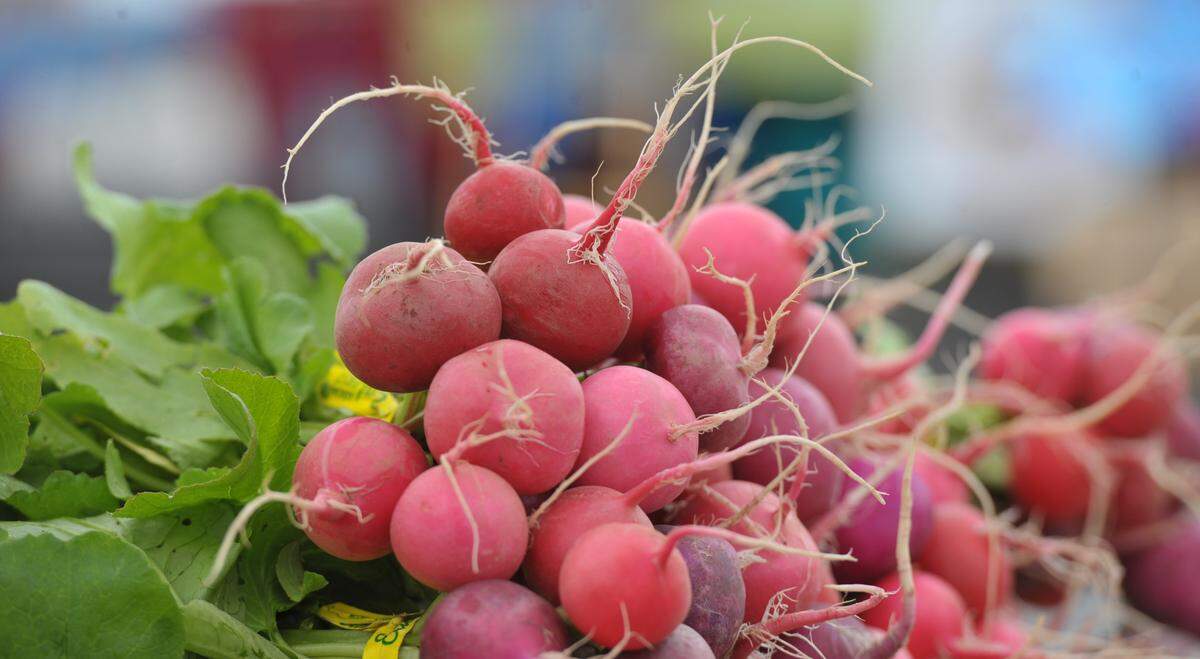 The Bellingham Farmers Market offers fresh, local produce.