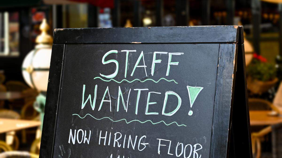 Full-time work opportunities that over $32 an hour in Bellingham. These job openings in Whatcom County pay over minimum wage, where to apply.