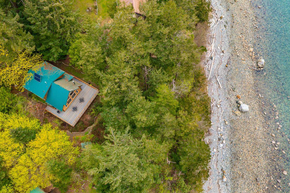 Cabin real estate listing at 82 Eliza Island in Bellingham, Wash.