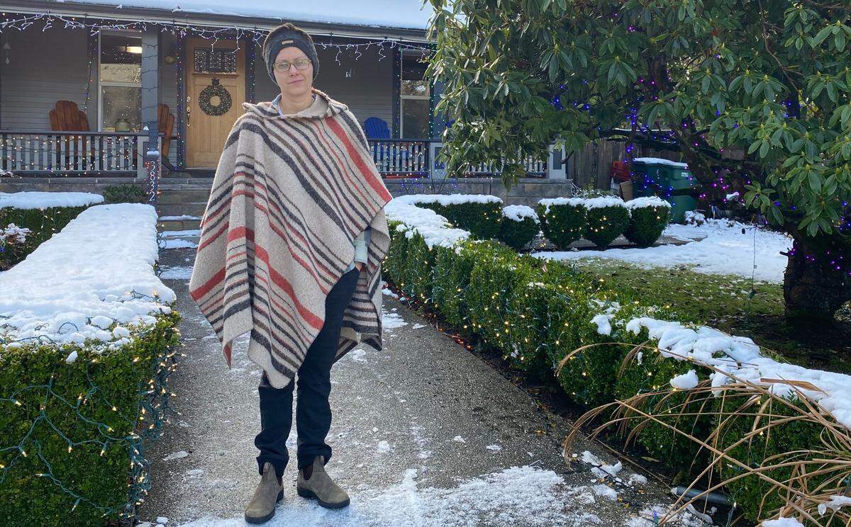 Echo Stockton put up 35,000 Christmas lights on her parents’ Bellingham home to honor her mother, who died in November and was her “Christmas person.”