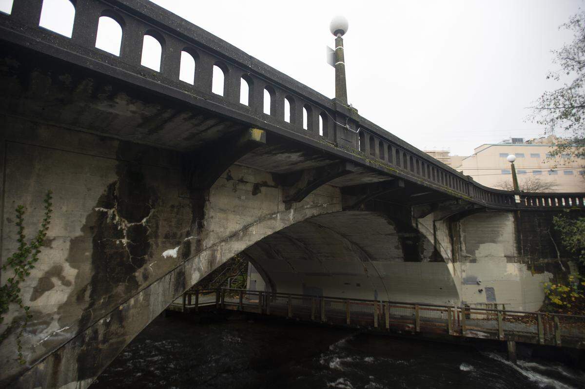 The Bellingham City Council is changing the name of Pickett Bridge on Dupont Street over concerns about retaining the name of George E. Pickett, a Confederate general, on a Bellingham landmark.