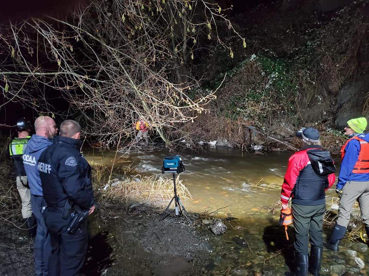 Rescue crews work to recover a man’s body from Squalicum Creek in Bellingham Tuesday evening, Dec. 14.