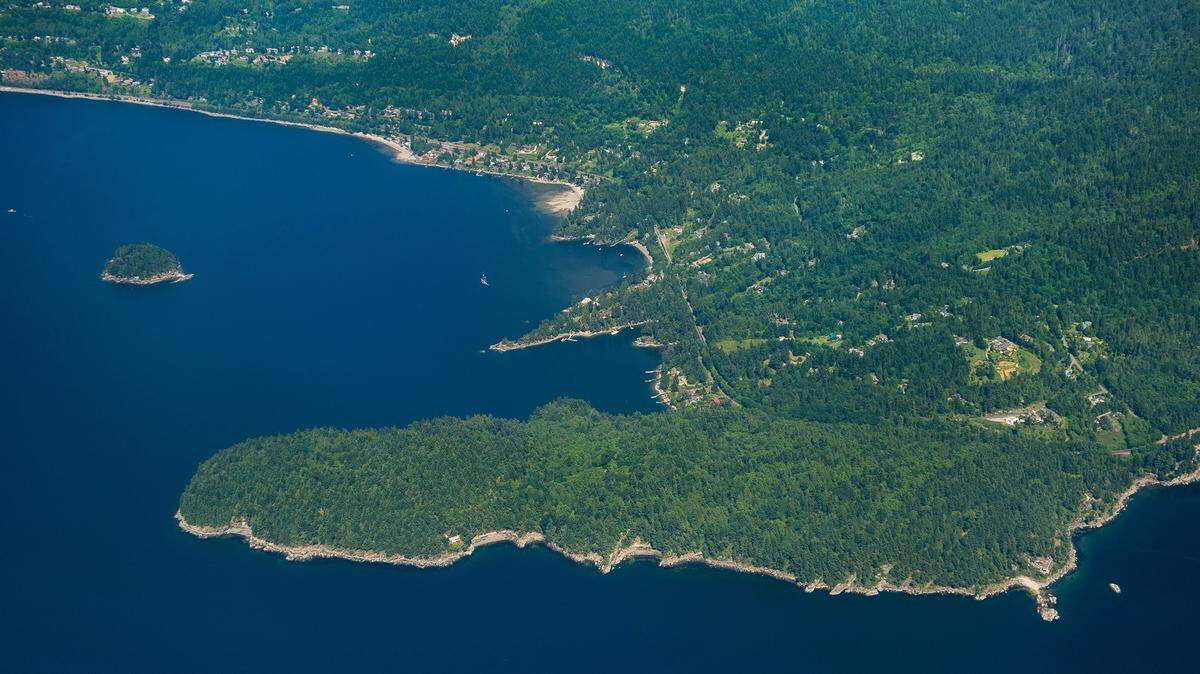 The Governors Point peninsula south of Bellingham, from the air in 2014, was sold for $5.7 million to a Canadian business owner, who is proposing to build 16 homes there while setting aside 98 acres of the land as a nature reserve.