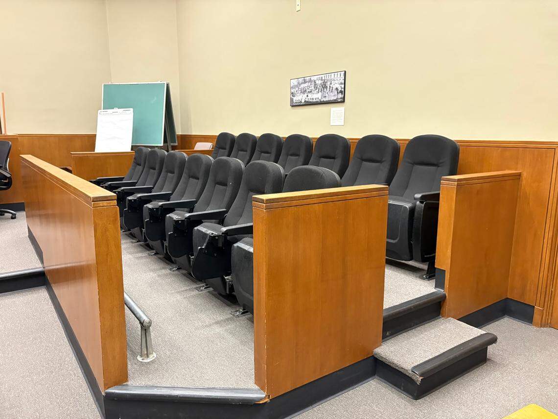 In California, a typical criminal jury consists of 12 members. In civil cases, the jury can also consist of 12 members, or a smaller number agreed upon by the parties.