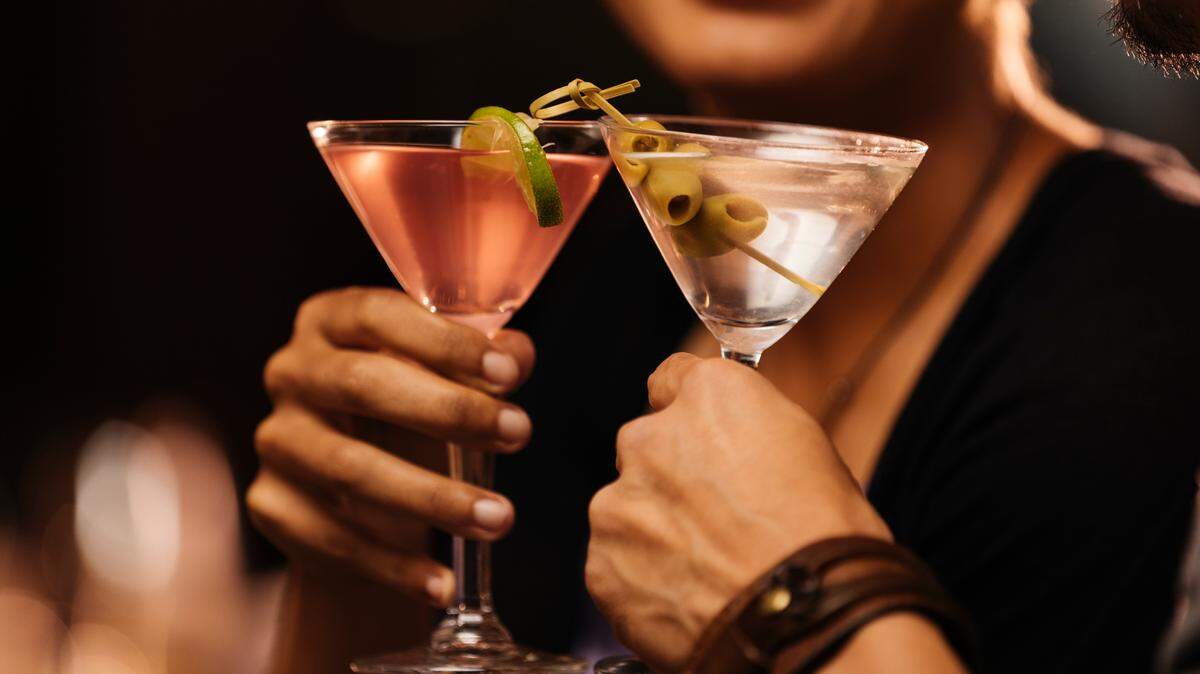 We curated a list of some of Tri-Cities’ best cocktail spots. Here are our recommendations