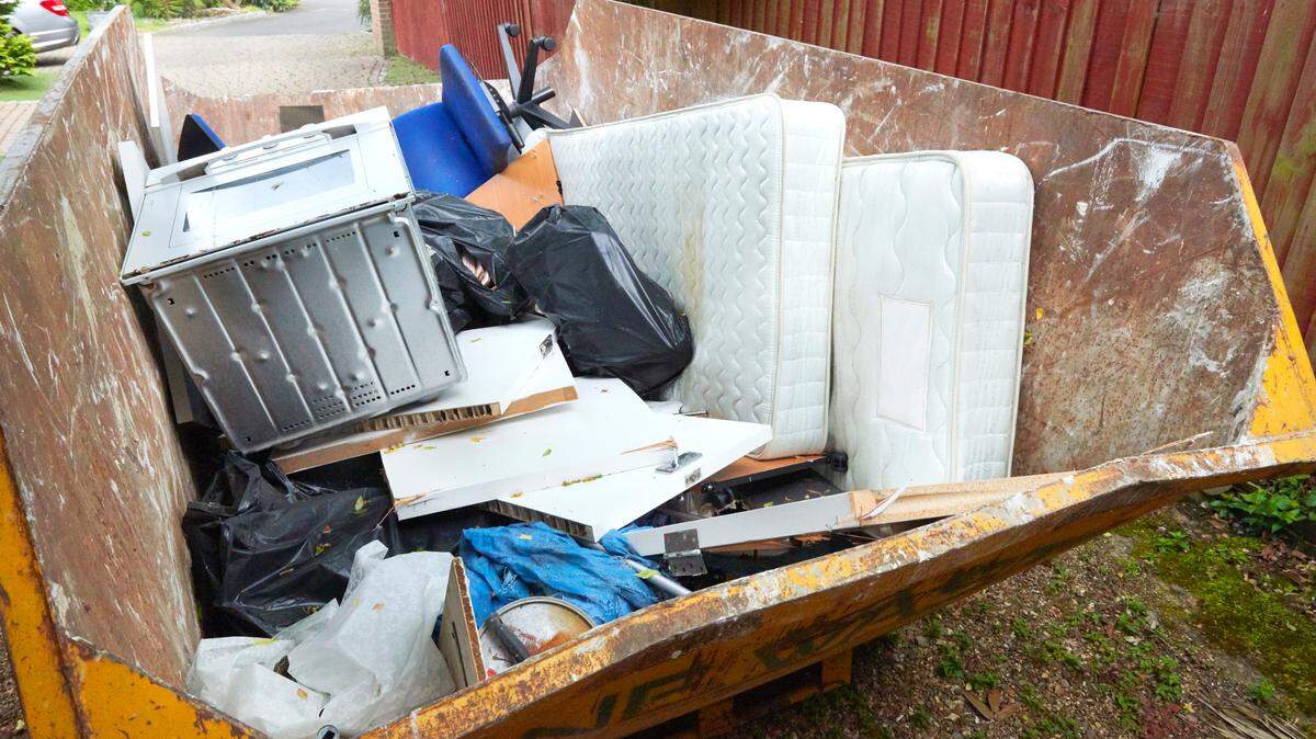 These junk haul away businesses remove appliances and trash from your home and our locally owned and family run in Whatcom County.