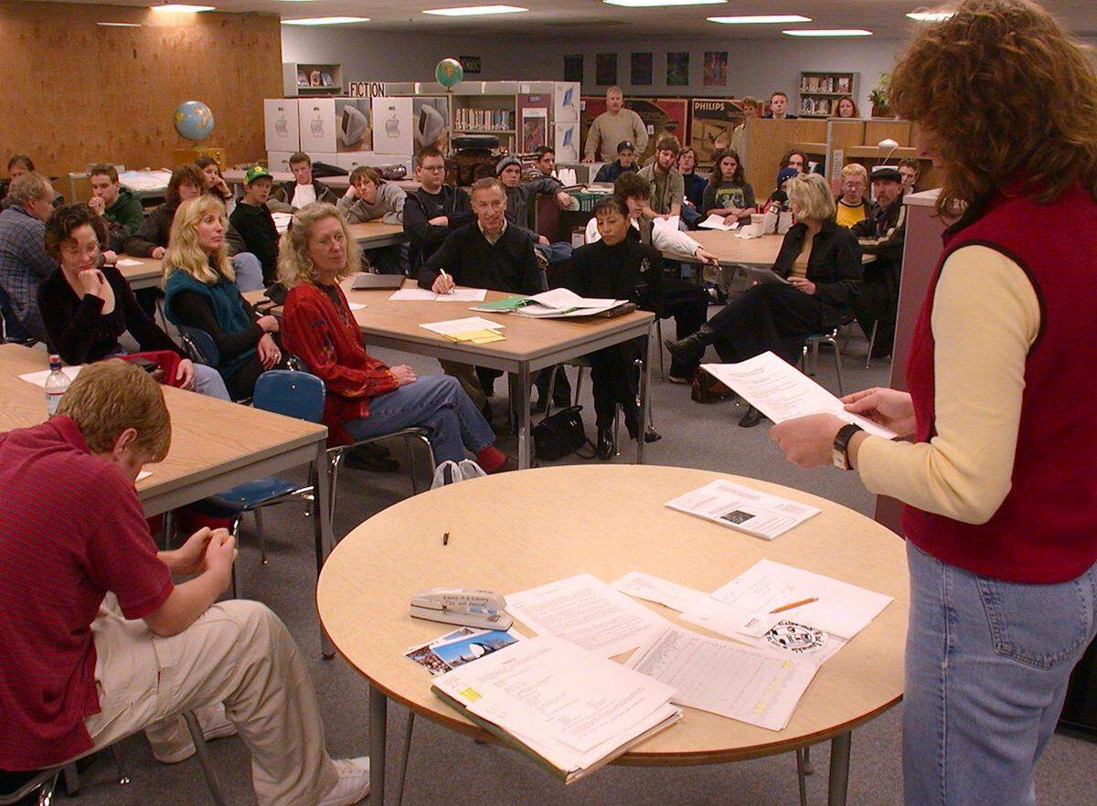 Leslee Smith, right foreground, discusses an upcoming Japan trip with Blaine High School band members and their parents in January 2003. Smith volunteered to help coordinate the trip.