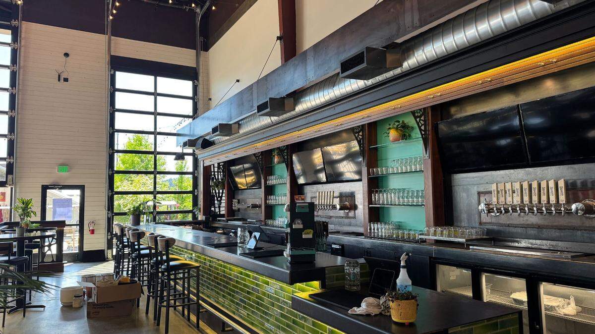 Stemma Brewing Co.’s West indoor bar at 508 Carolina St. in Bellingham.