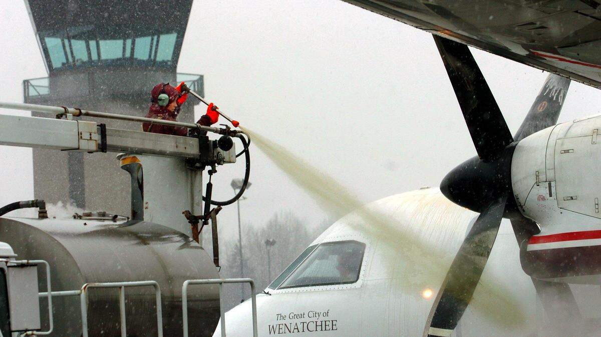 An airplane at Bellingham International Airport is deiced before a flight in 2005. The airport has remained open during Sunday’s winter weather and Monday’s chilly temperatures.