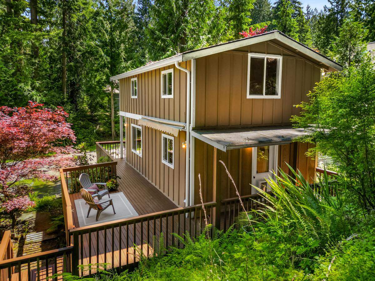 A house for sale at 164 Harbor View Dr. in Bellingham, Wash., listed by realtor Cindy Clark at Windermere Real Estate.